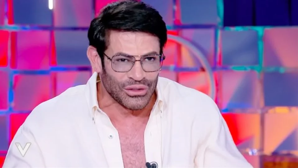 Gianni Sperti risponde alle critiche sulla chirurgia estetica