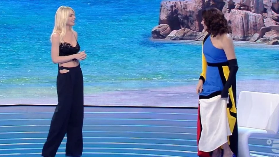 Isola dei famosi, Vladimir Luxuria stuzzica Ilary Blasi sul fidanzato