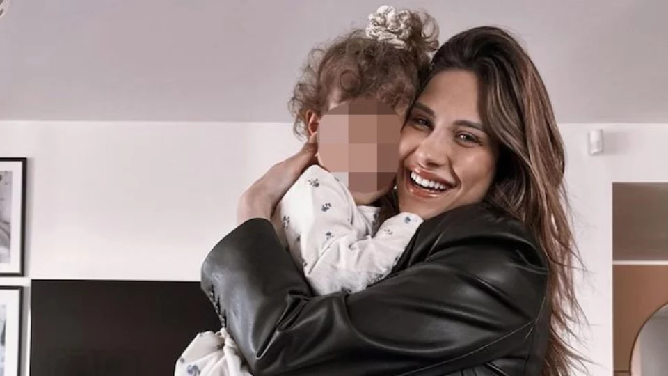 Beatrice Valli in ospedale con sua figlia Azzurra: il racconto