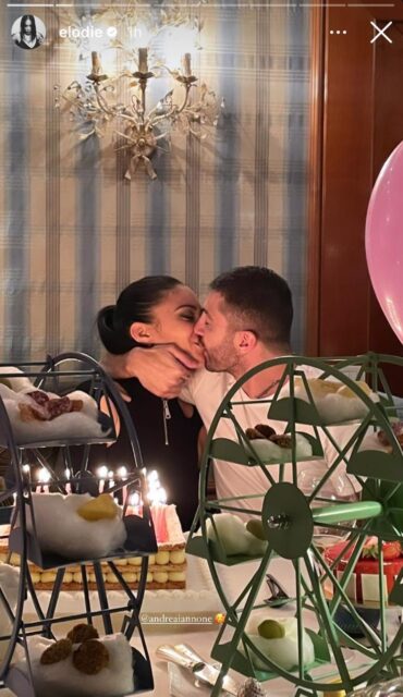 Il bacio tra Elodie e Andrea Iannone