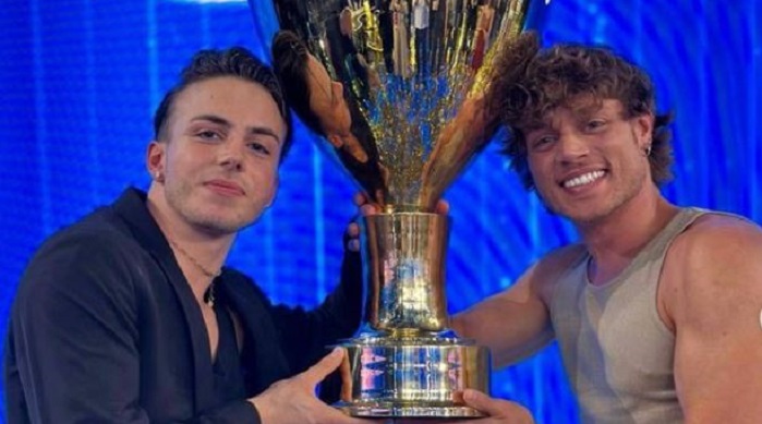 Umberto Rotta Amici 22, Umberto si congratula con Mattia per la vittoria