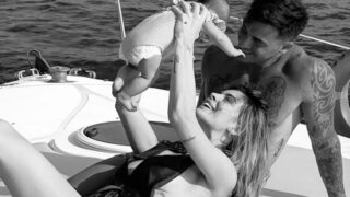 Sophie Codegoni criticata perché in barca con la figlia neonata
