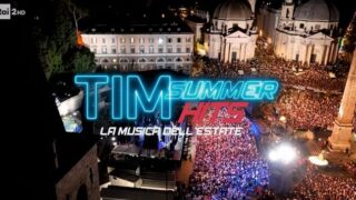 Tim Summer Hits, due cantanti beccati a baciarsi nel backstage (RUMOR)