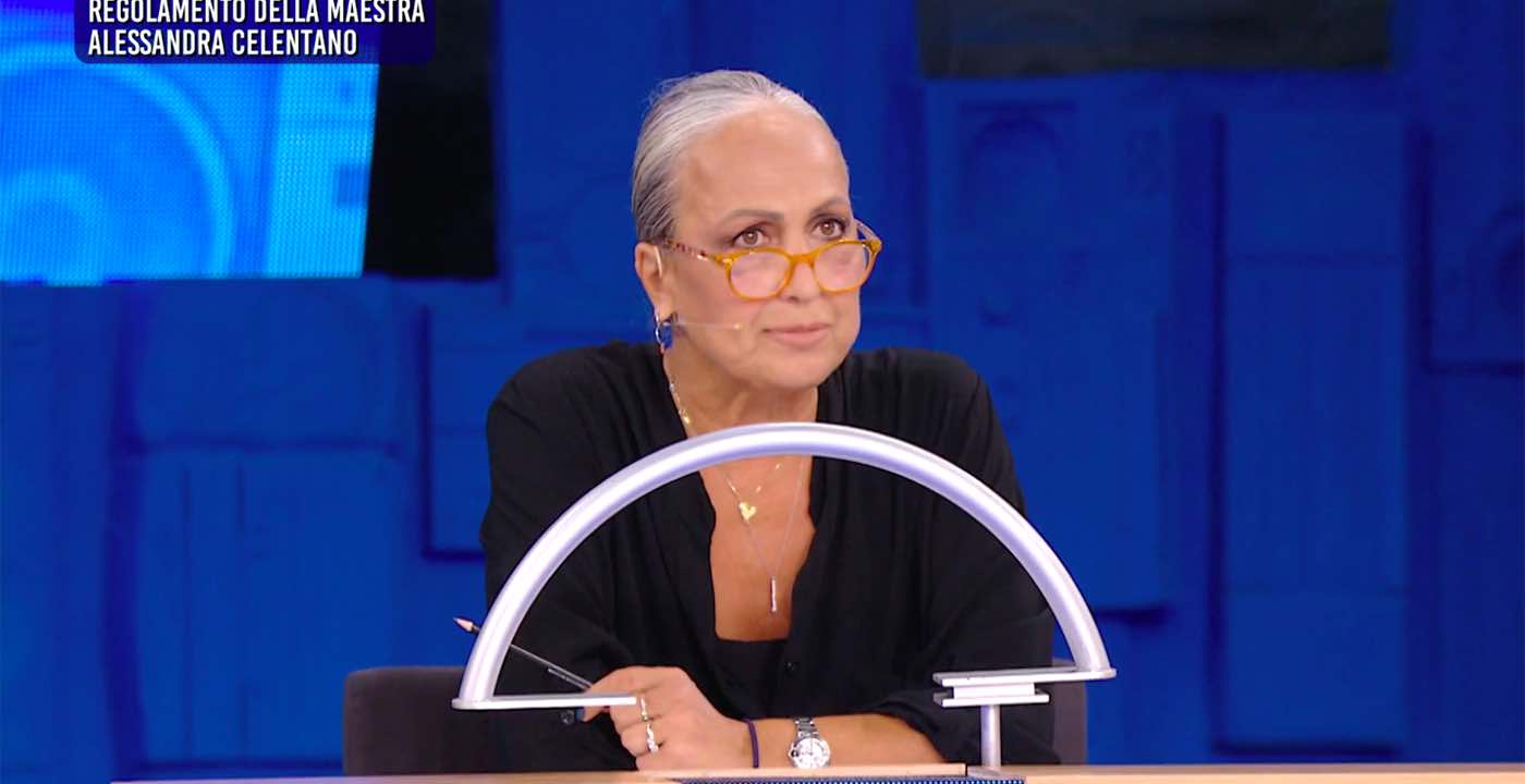 La maestra Celentano stila il regolamento di Amici 23 per gli allievi La maestra Celentano stila il regolamento di Amici 23 per gli allievi