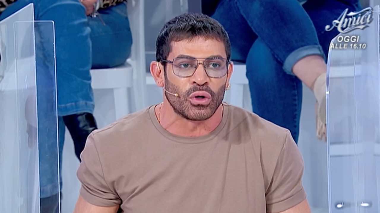 Gianni Sperti, nuovo flirt? Una storia Instagram desta sospetti Gianni Sperti, nuovo flirt? Una storia Instagram desta sospetti