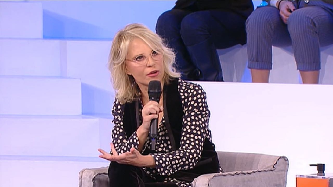 Ad Amici Maria De Filippi svela le insicurezze avute da ragazza Ad Amici Maria De Filippi svela le insicurezze avute da ragazza