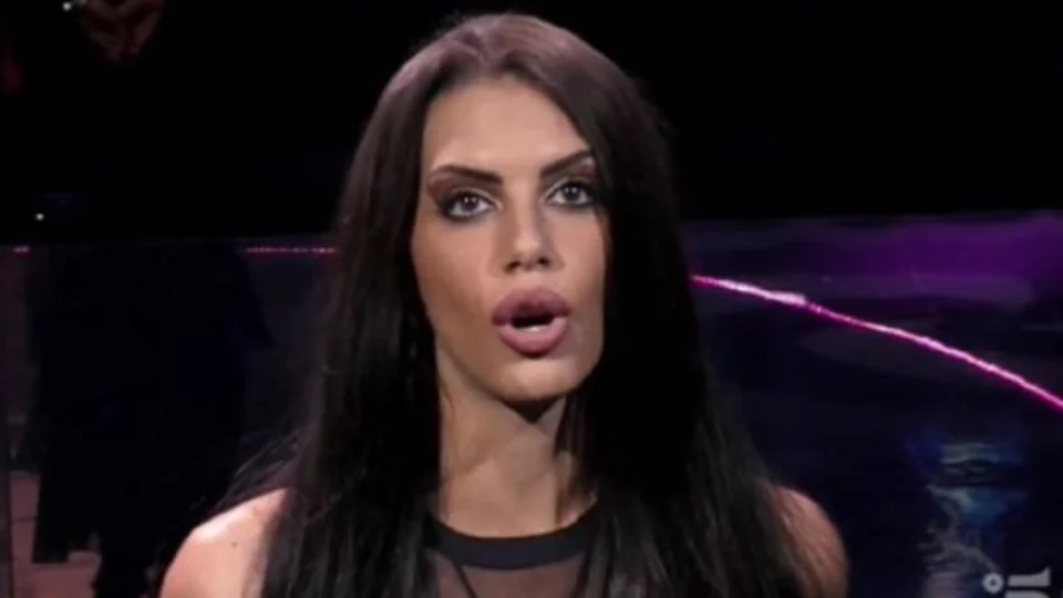 antonella fiordelisi infuriare fan commento alzheimer