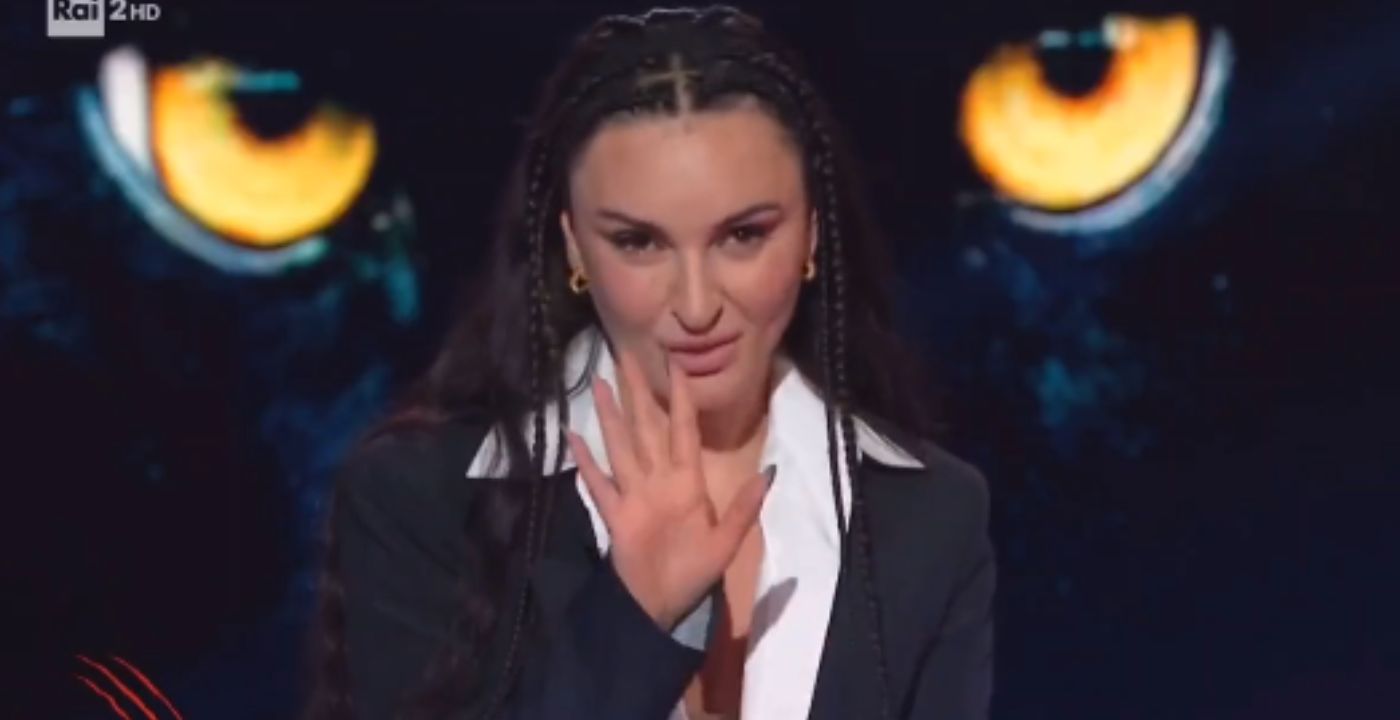 Arisa digerisce davanti a Francesca Fagnani a Belve (VIDEO) Arisa digerisce davanti a Francesca Fagnani a Belve (VIDEO)