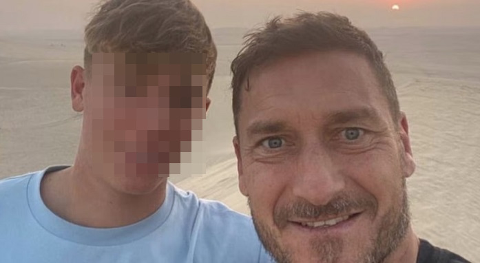 Cristian Totti, figlio di Francesco e Ilary, apre un negozio di abbigliamento Cristian Totti, figlio di Francesco e Ilary, apre un negozio di abbigliamento