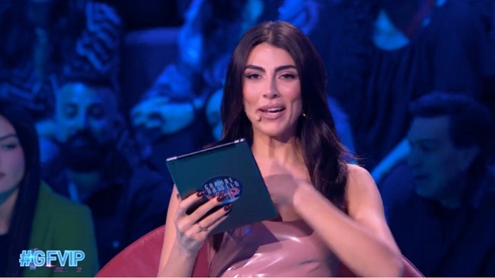 Giulia Salemi chiarisce il suo “no comment” al nuovo GF e sbotta Giulia Salemi chiarisce il suo “no comment” al nuovo GF e sbotta