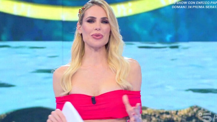 Ilary Blasi rompe il silenzio sul suo contratto Mediaset e sul futuro de L’isola dei famosi Ilary Blasi rompe il silenzio sul suo contratto Mediaset e sul futuro de L’isola dei famosi
