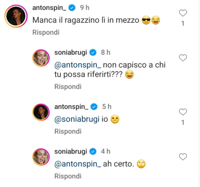 Lo scambio di messaggi sotto un post di Sonia Bruganelli