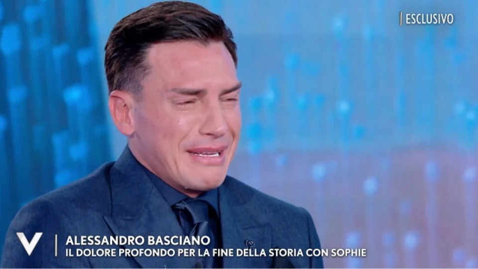 Alessandro Basciano disperato e in lacrime per Sophie Codegoni