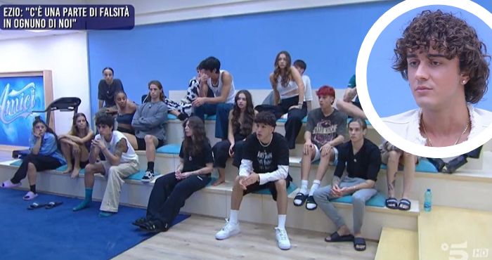 Amici 23, Ezio si scontra con gli altri allievi della scuola: “C’è falsità in ognuno” Amici 23, Ezio si scontra con gli altri allievi della scuola: “C’è falsità in ognuno”