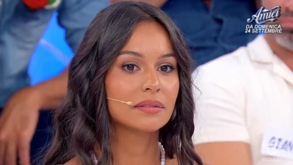 Beatriz corteggia Brando ma nel 2021 scriveva un post contro U&D