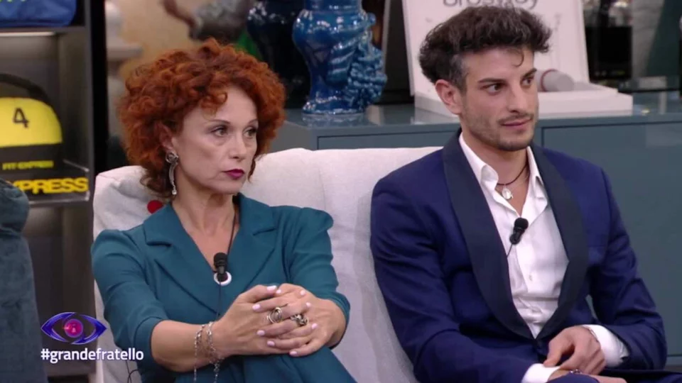Beatrice Luzzi, I fan scaricano Garibaldi e inviano un aereo per lei
