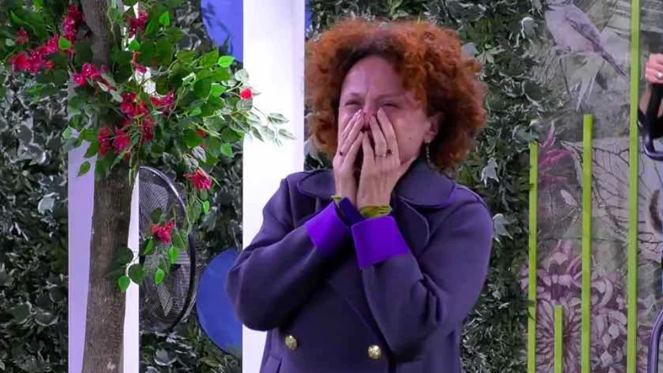 Beatrice Luzzi, fuochi d’artificio per il compleanno e urla dai figli: “Non mollare”