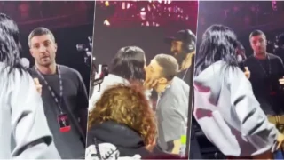 Elodie vede Andrea Iannone in mezzo al pubblico durante il suo concerto e lo bacia con passione (VIDEO)
