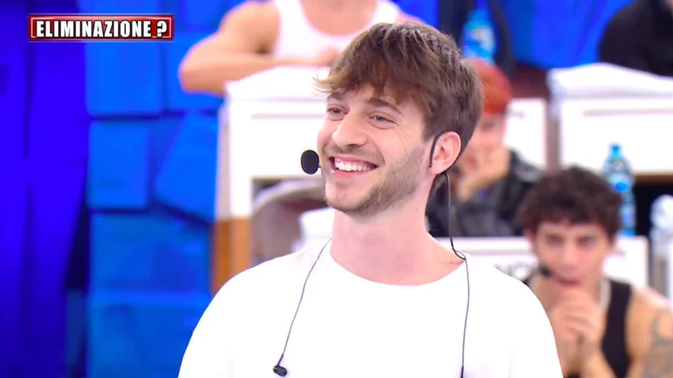 Holden da record! In classifica dopo solo 3 giorni dall’uscita (ed è l’unico di Amici 23 a farcela)