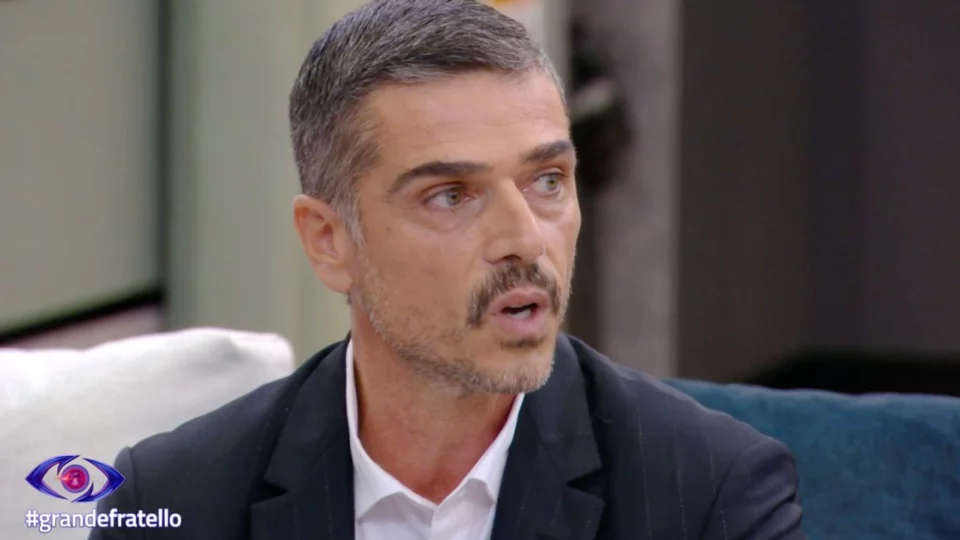Massimiliano Varrese si confronta con gli inquilini dopo la lite