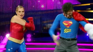 Simona Ventura si trasforma in Wonder Woman a Ballando con le Stelle