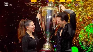 Wanda Nara e Pasquale La Rocca vincono Ballando con le Stelle, Simon Ventura seconda: la classifica finale