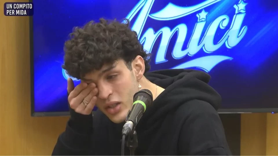 Mida in lacrime per un compito della Pettinelli senza autotune