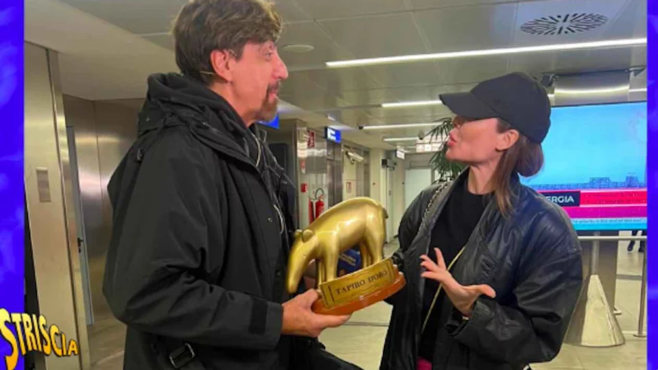 Ilary Blasi riceve un Tapiro e glissa una domanda su Iovino