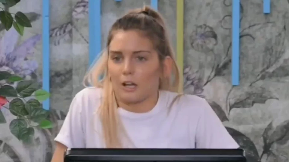 Anita Olivieri al veleno contro Beatrice Luzzi