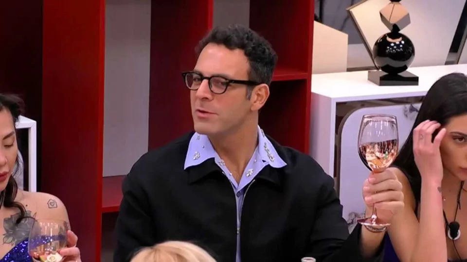 Stefano Miele, la rivelazione su un inquilino che sarebbe gay