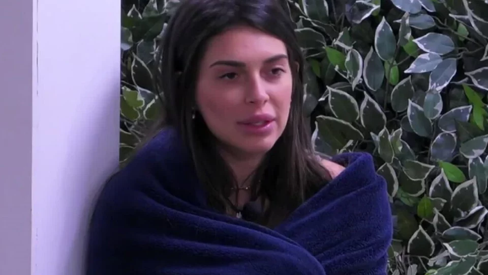 greta rossetti riprende chi parla senza microfono fa altrettanto