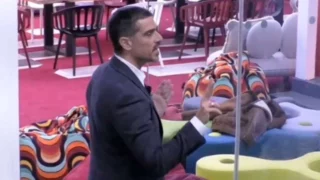 Massimiliano Varrese è una furia contro Letizia nel post puntata
