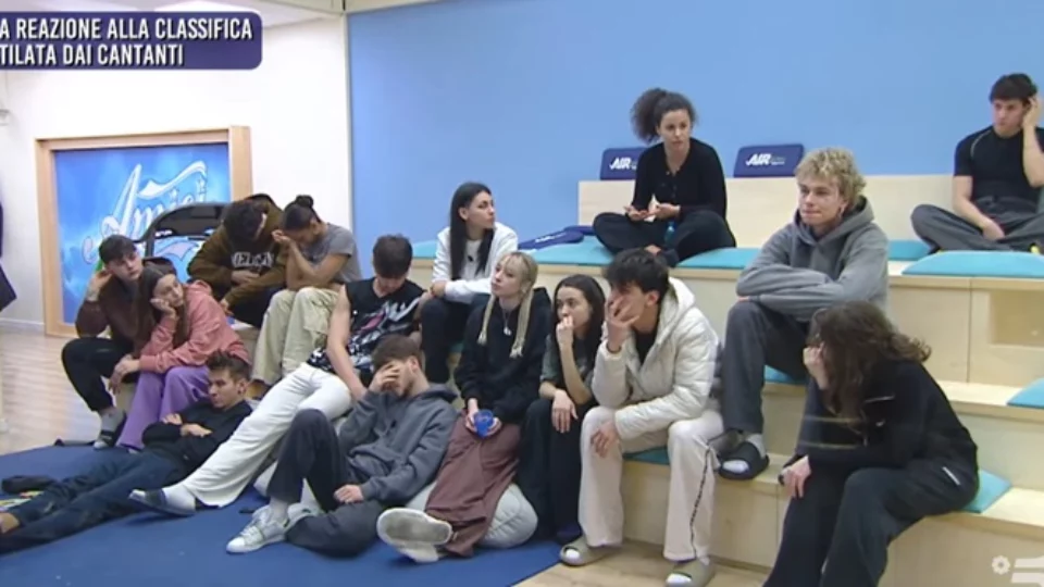 Amici 23, scoppia la lite dopo la classifica dei cantanti al Serale