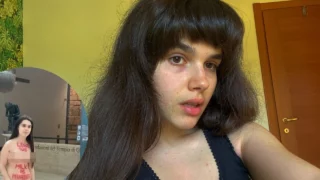 Maria Sofia Federico protesta nuda in un museo (VIDEO)