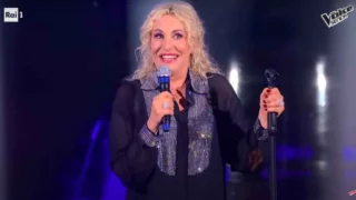 Antonella Clerici si trasforma in concorrente e canta durante le Blind Audition (VIDEO)