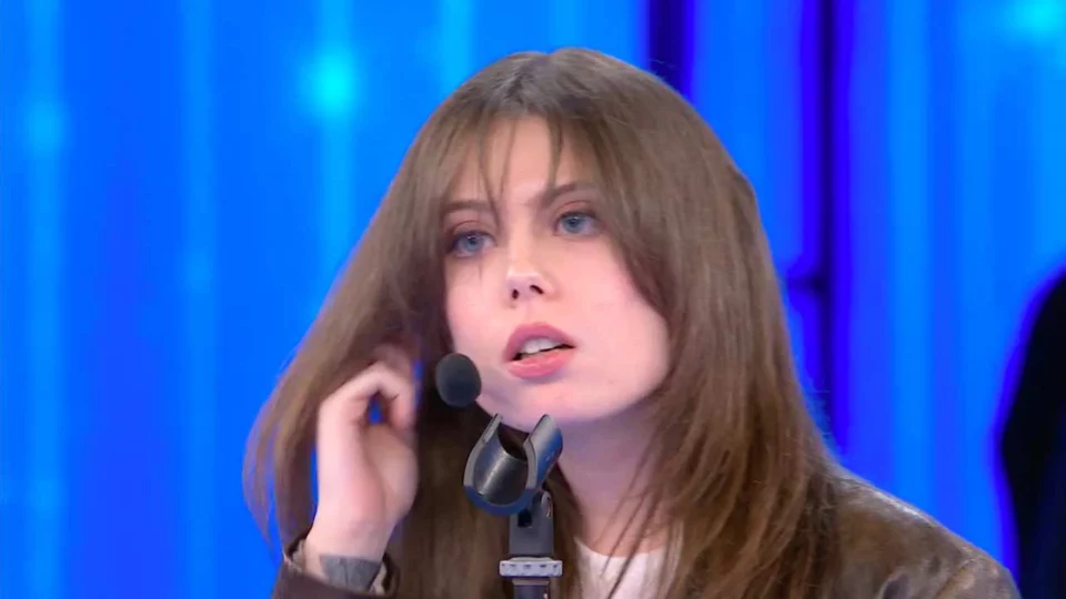 Lil Jolie si esibisce ad Amici 23 con la bronchite (ma lei non voleva dirlo)