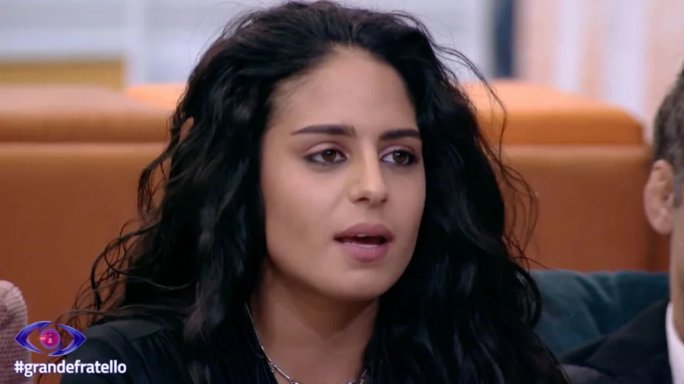 Perla Vatiero, ecco cosa le hanno urlato i fan fuori dalla casa