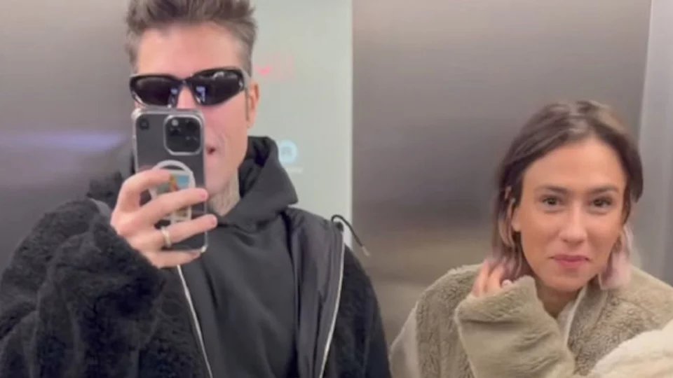 Fedez replica ai gossip sulla sua assistente con una torta di compleanno