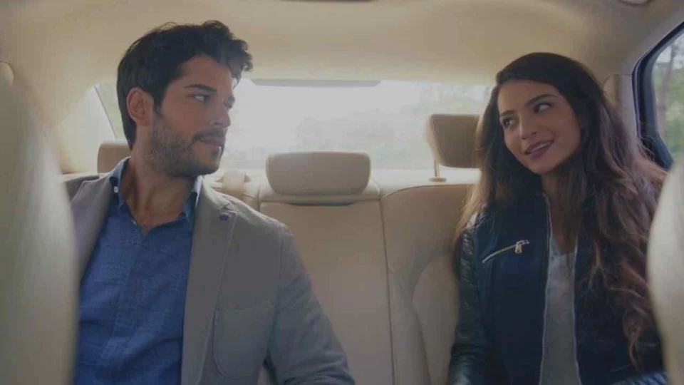 Endless Love, le anticipazioni 24 aprile: Asu tenta di sedurre Kemal, Emir incastra il suocero Onder