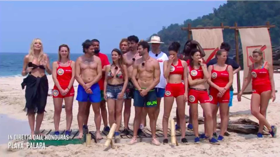 Isola dei Famosi, due concorrenti sono risultati positivi al Covid: come stanno