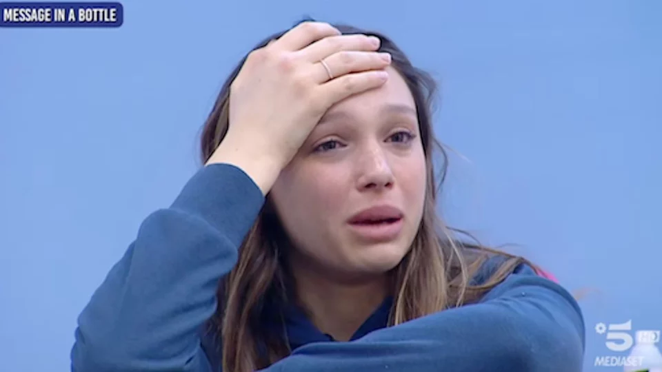 Amici 23, Sarah scoppia in lacrime a causa dei suoi compagni