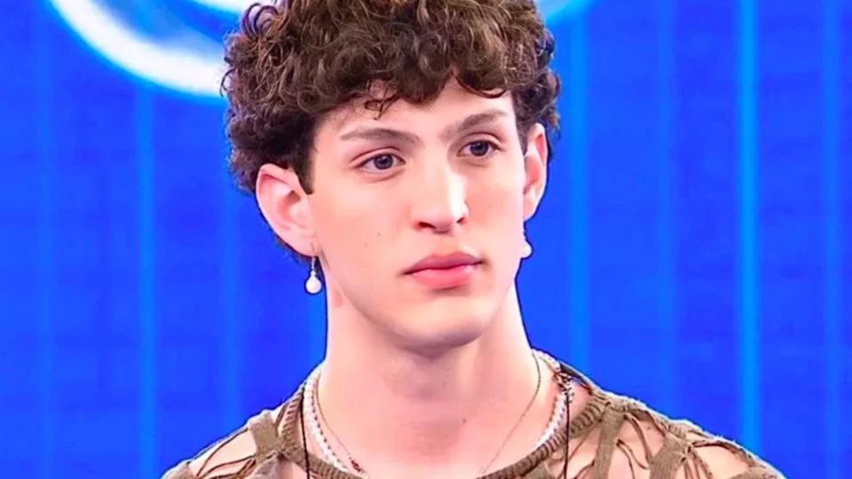 Mida non ha perso tempo! Appena uscito da Amici il cantante ha tolto il segui a un'ex allieva