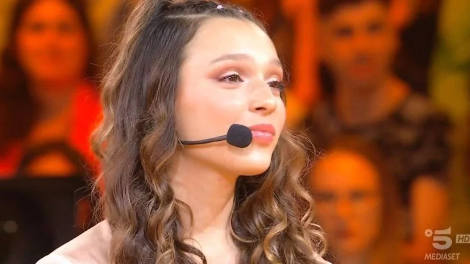Sarah Toscano, Sexy Magica continua a scalare la classifica Spotify