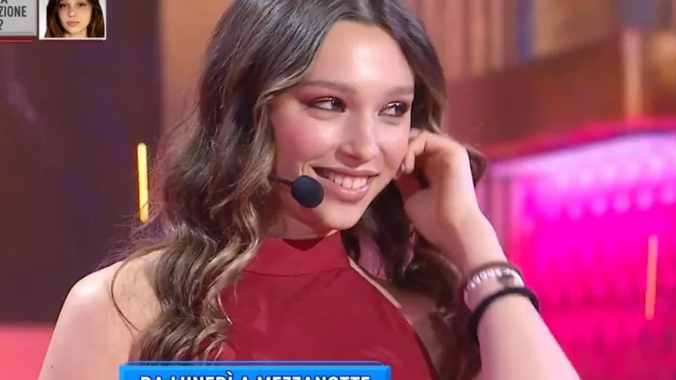 Sarah batte tutti ed è la prima a raggiungere 1 milione di stream con Sexy Magica