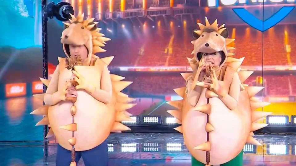 Zerbi e Celentano irresistibili! La parodia di Sarà perché ti amo travestiti da ricci