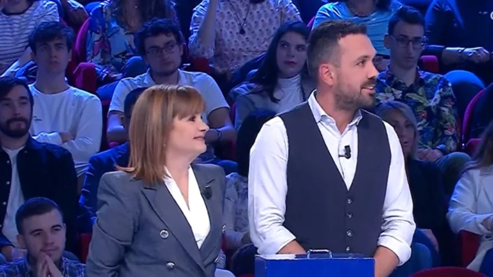 Affari Tuoi, Cristian gioca mentre la sorella è in sala parto