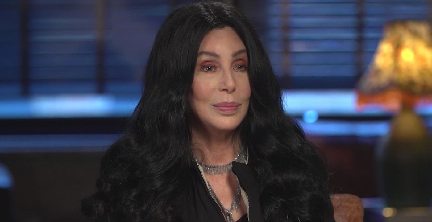 Cher: “Esco con uomini giovani perché quelli della mia età sono morti”