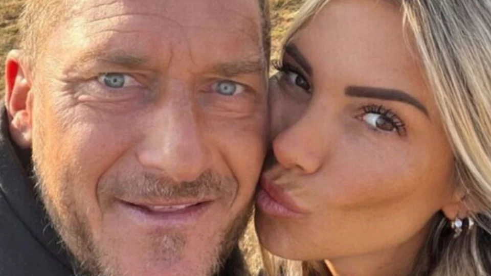 francesco totti di nuovo papà foto sospette noemi bocchi