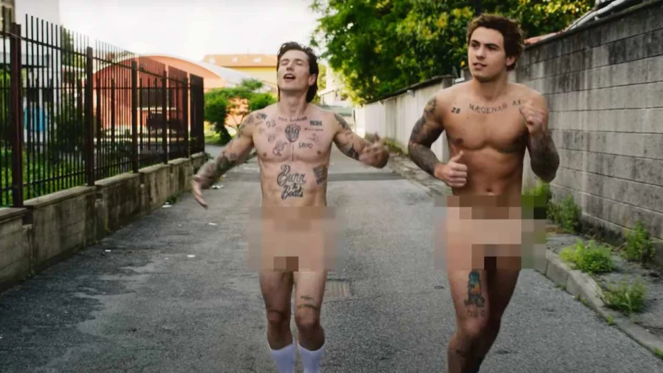 Benji e Fede completamente nudi nel video di Musica Animale