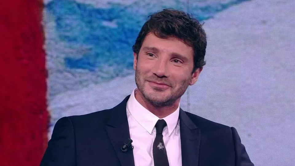 Affari Tuoi di Stefano De Martino si rifà il look! Cambia il logo e anche le regole del gioco